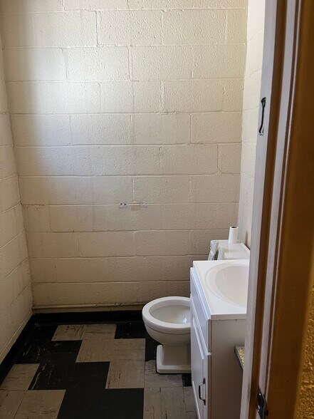 More Photos Of 20477 Van Dyke St, Detroit General Retail For Sale