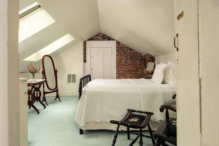 More Photos Of 40 Union St, Blue Hill Hospitality For Sale