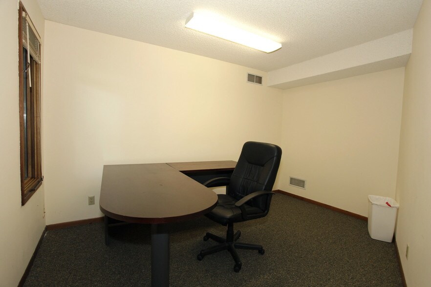 More Photos Of 3701 Shoreline Dr, Orono Coworking Space