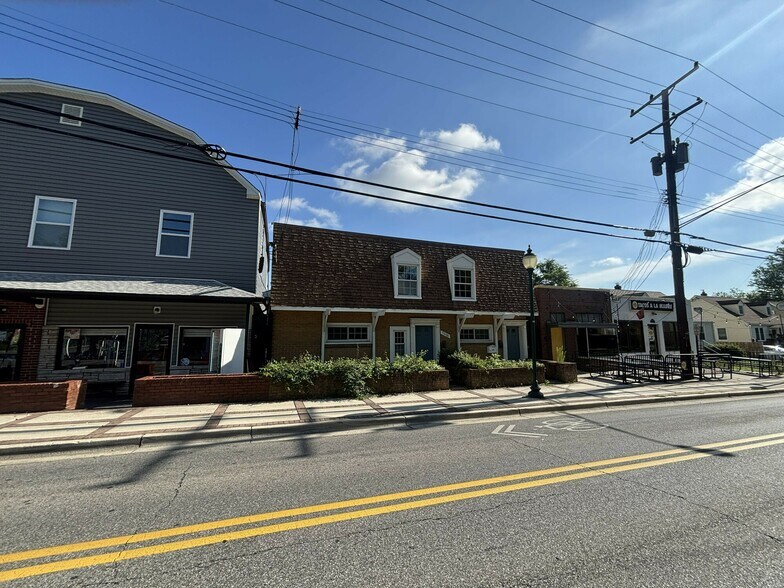 More Photos Of 5006 Berwyn Rd, College Park Office For Sale