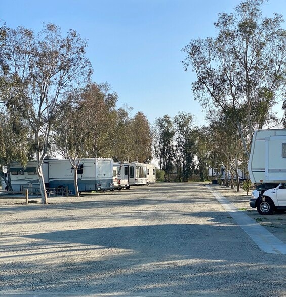 More Photos Of 14831 Warren St, Lost Hills Trailer Camper Park For Sale