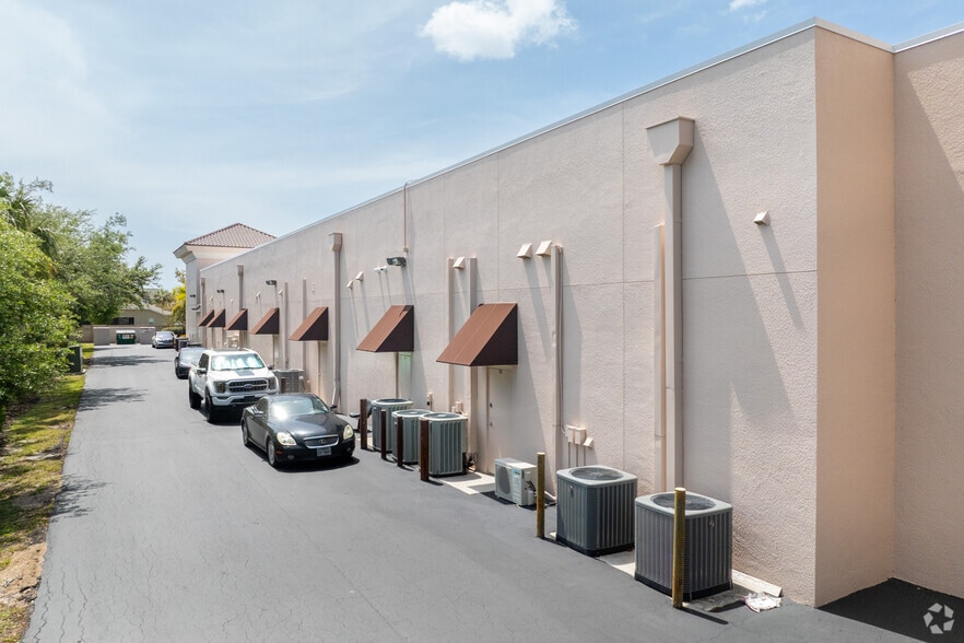 More Photos Of 9671 Gladiolus Dr, Fort Myers Storefront Retail Office For Lease