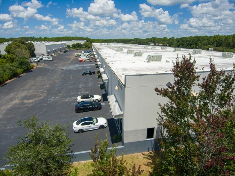 More Photos Of 4450 Pet Ln, Lutz Distribution For Lease