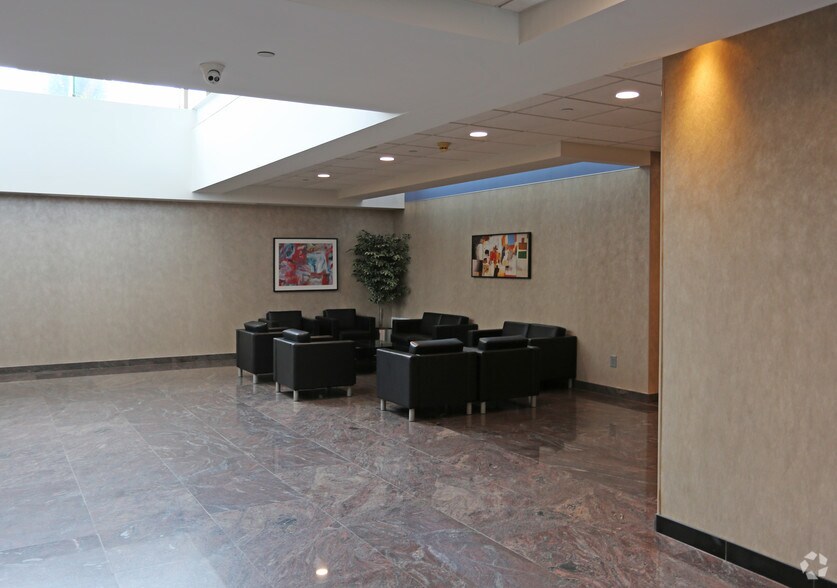 More Photos Of 88 Froehlich Farm Blvd, Woodbury Office For Lease