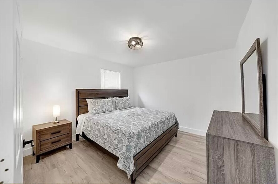 More Photos Of 904 4th St, West Palm Beach Multifamily For Sale