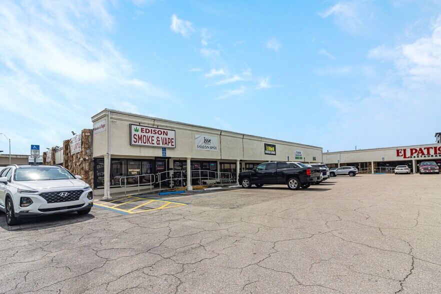 More Photos Of 4434-4458 S Cleveland Ave, Fort Myers Freestanding For Sale