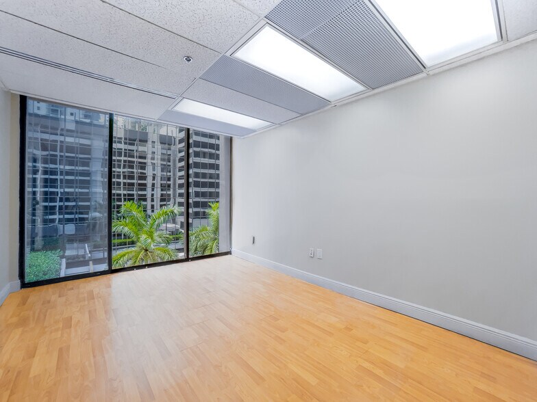 More Photos Of 1110 Brickell Ave, Miami Office For Lease