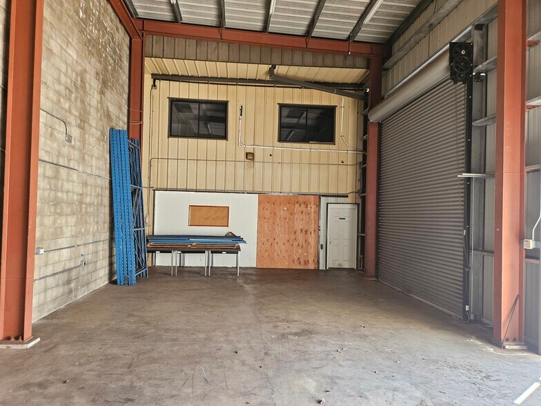 More Photos Of 94-479 Ukee St, Waipahu Flex For Lease