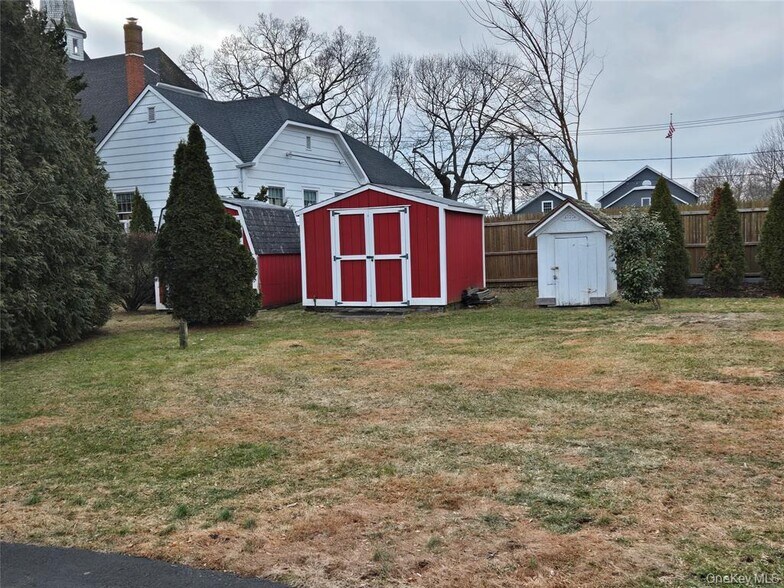 More Photos Of 247 Main St, Center Moriches Medical For Sale