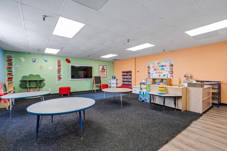 More Photos Of 6640 Redwood Dr, Rohnert Park Office For Sale