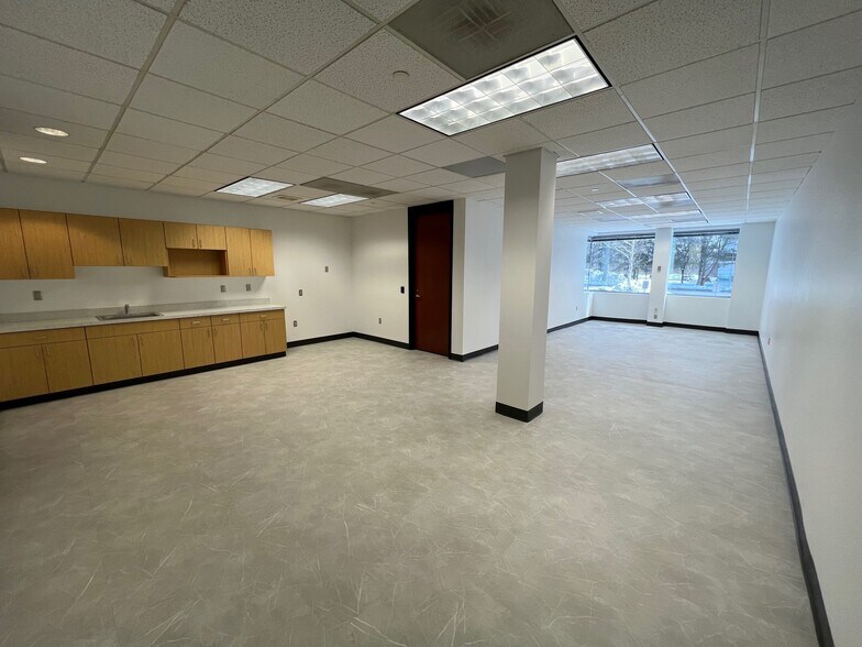 More Photos Of 220 Salina Meadows Pky, Syracuse Office For Lease