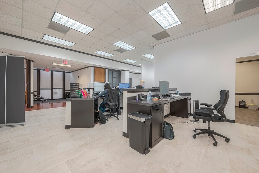 More Photos Of 13111 Westheimer Rd, Houston Office For Sale