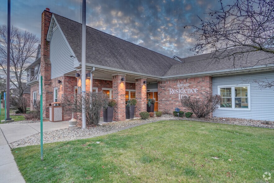 More Photos Of 8018 Delaware Pl, Merrillville Hotel For Sale