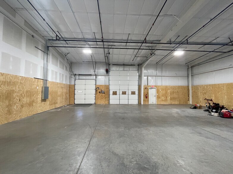 More Photos Of 2192 Express Dr, Jackson Distribution For Lease