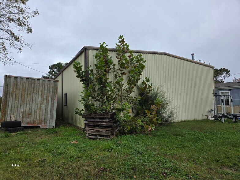 More Photos Of 3300 A Blue Hill Rd, Rogers Industrial For Sale