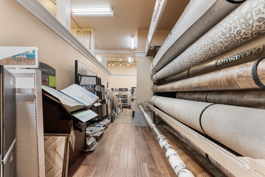 More Photos Of 807 S Auburn St, Grass Valley Showroom For Sale