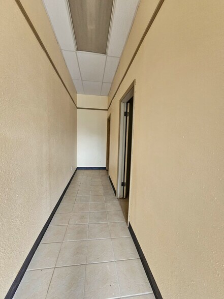 More Photos Of 1420 E Palestine Ave, Palestine Flex For Sale