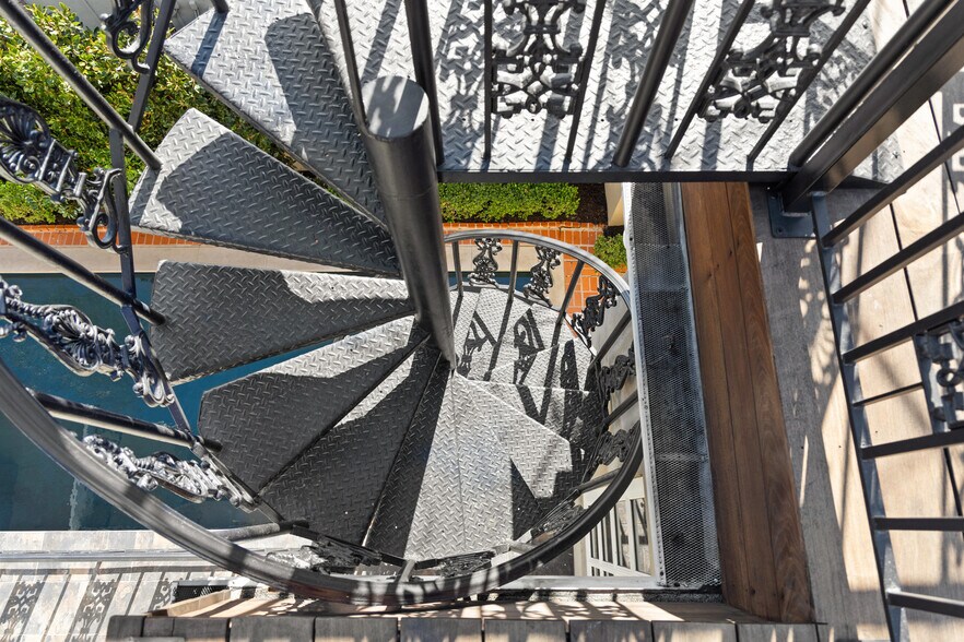 More Photos Of 1810 W 35th St, Austin Specialty For Sale