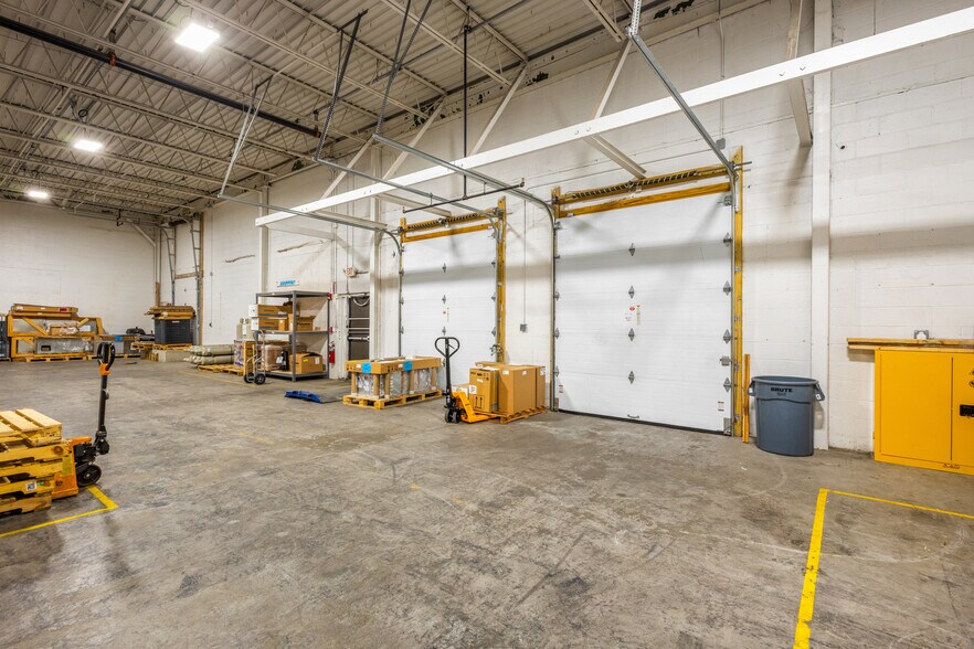 More Photos Of 240 Wood Rd, Braintree Showroom For Lease