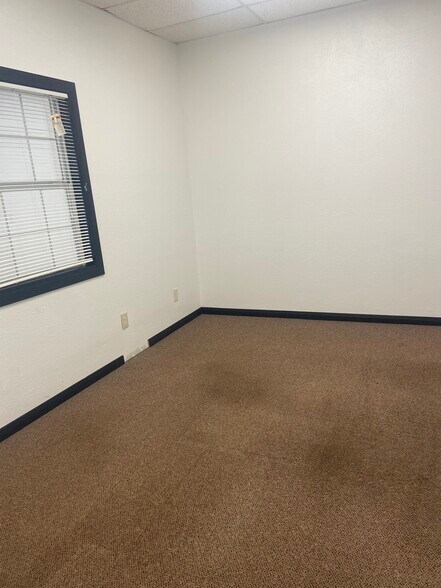 More Photos Of 1047 E Highway 121, Lewisville Self Storage For Lease