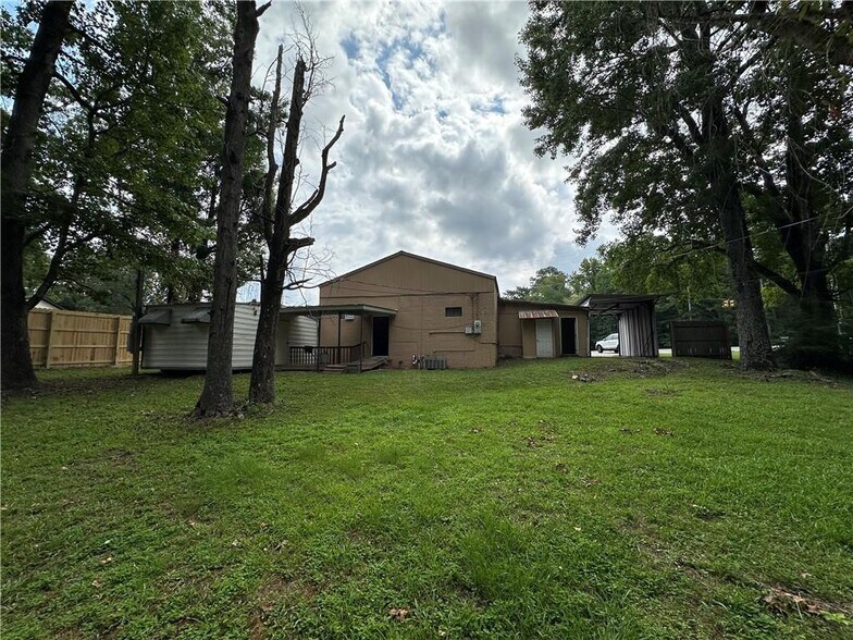 More Photos Of 1521 Lee Road 379, Smiths Station Freestanding For Sale