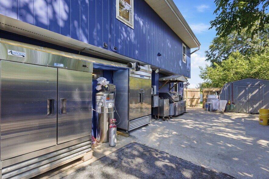 More Photos Of 20658 Wilkins Ave, Rock Hall Restaurant For Sale