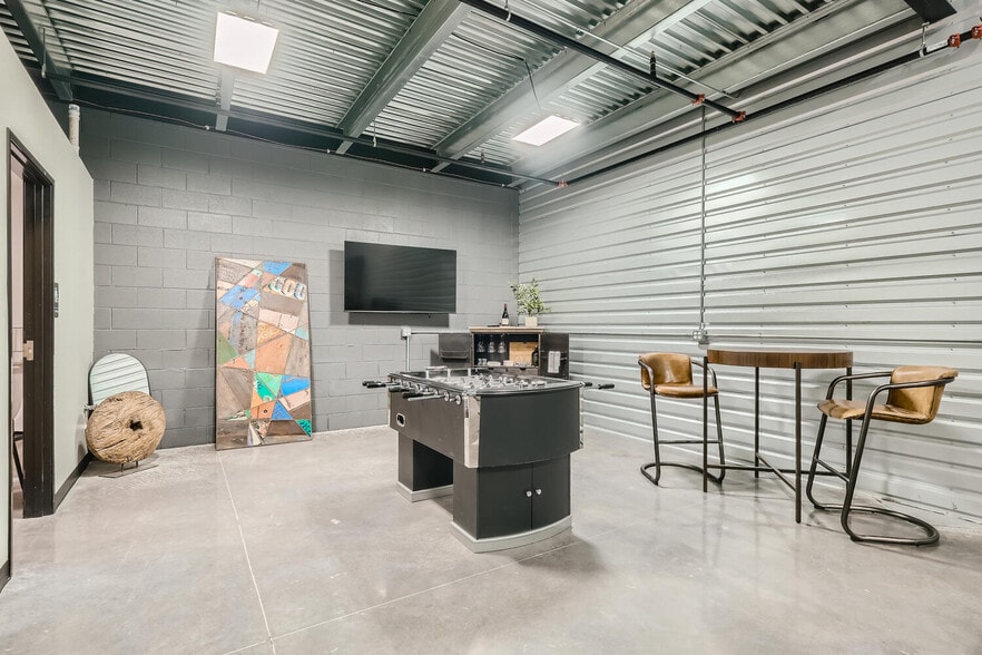 More Photos Of 11 NW Frontage Rd, Fort Collins Showroom For Sale