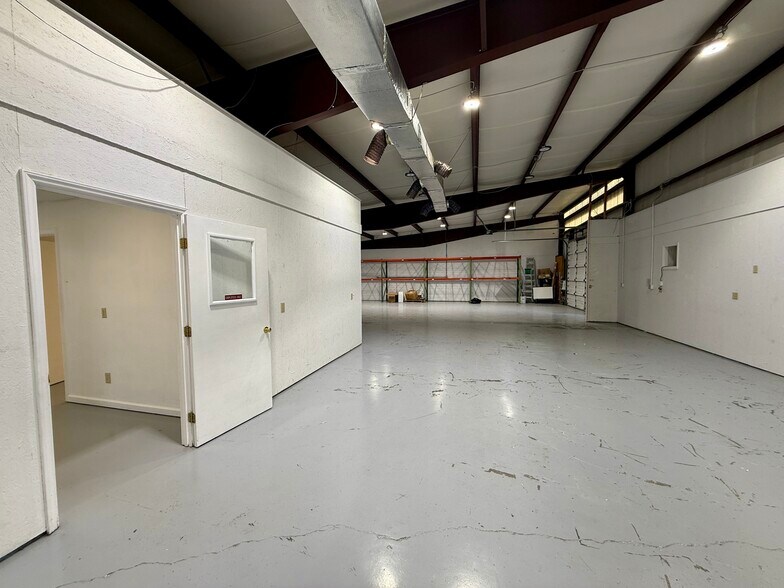 More Photos Of 11815 US Highway 15-501, Aberdeen Distribution For Lease