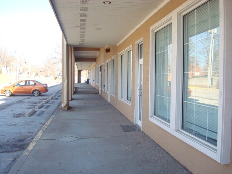 More Photos Of 11921-12043 Johnson Dr, Shawnee Unknown For Lease