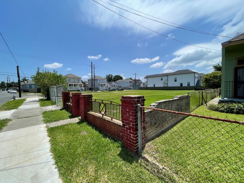 More Photos Of 2400 Delachaise St, New Orleans Specialty For Sale