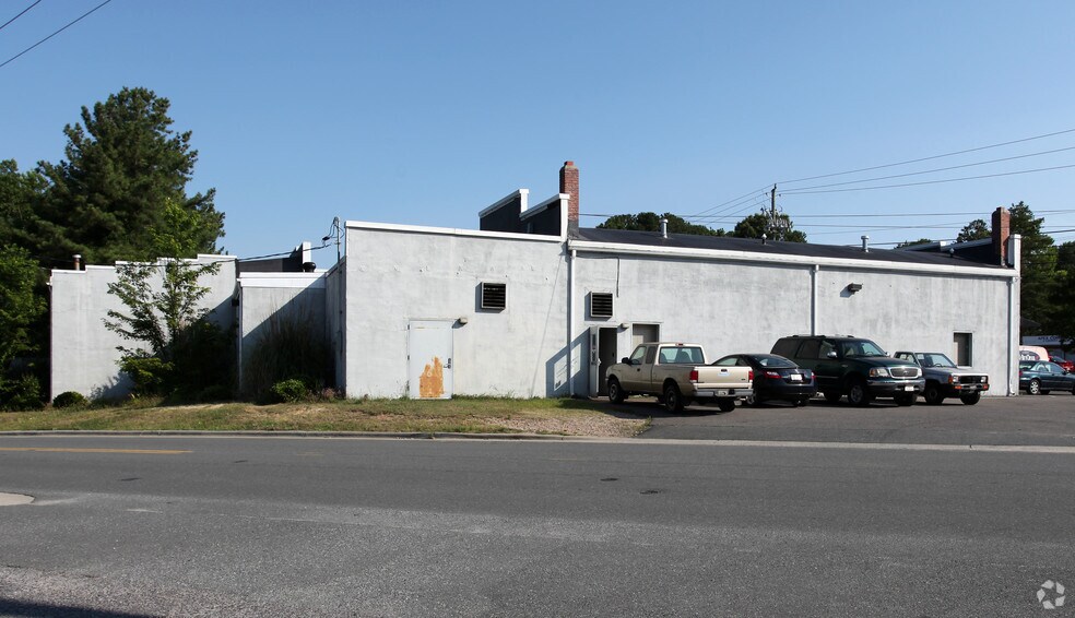More Photos Of 708 E Williams St, Apex Auto Repair For Sale