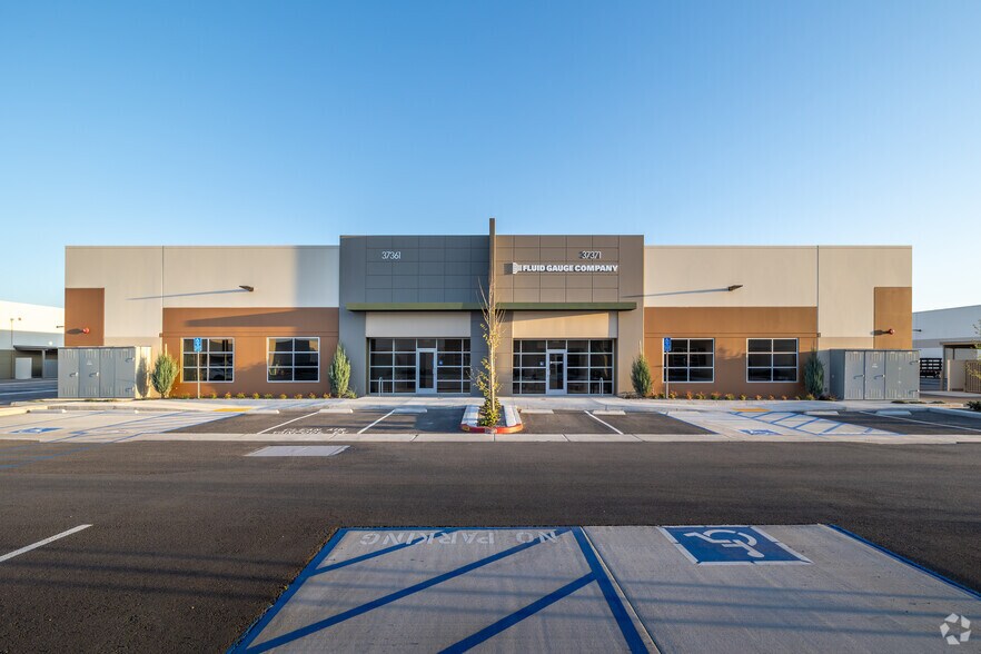 More Photos Of 37373 Industry Way, Murrieta Unknown For Lease