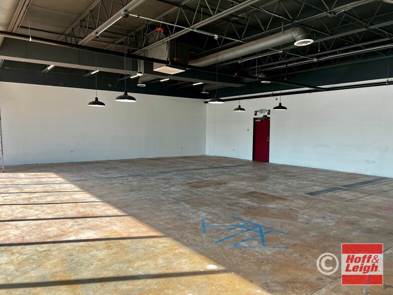 More Photos Of 4011-4035 S Broadway St, Englewood Unknown For Lease