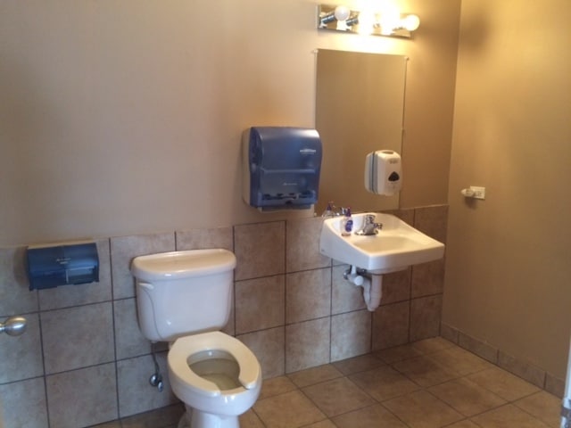 More Photos Of 2401 S Oakley Ave, Chicago Unknown For Lease