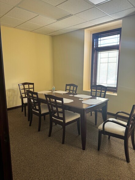 More Photos Of 181 S Lincolnway, North Aurora Medical For Sale