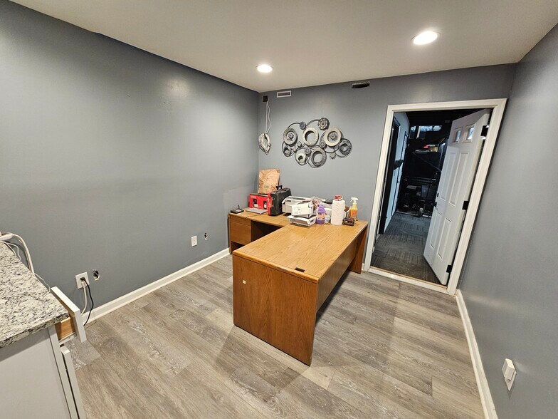 More Photos Of 2117 W Morris St, Indianapolis Warehouse For Lease