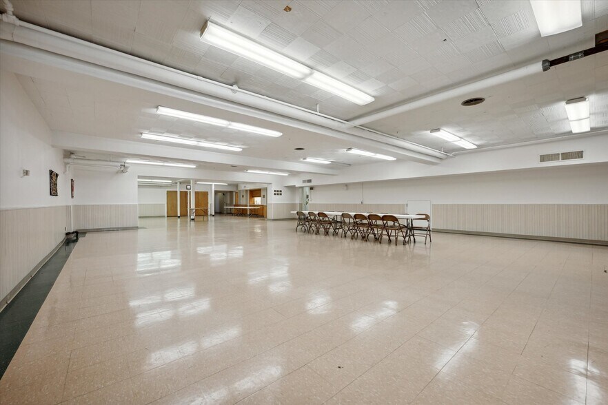 More Photos Of 725 Navarre Ave, Toledo Religious Facility For Sale