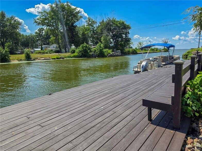 More Photos Of 6266 Lakeshore Rd, Verona Beach Restaurant For Sale