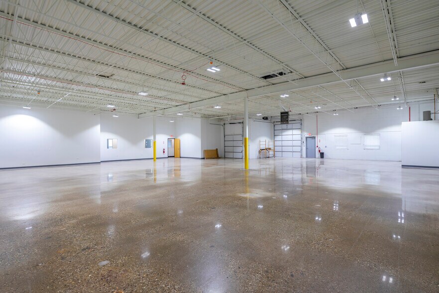 More Photos Of 1084 Industrial Dr, Bensenville Warehouse For Lease