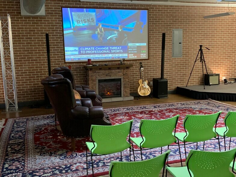 More Photos Of 315 Main St, Huntington General Retail For Lease