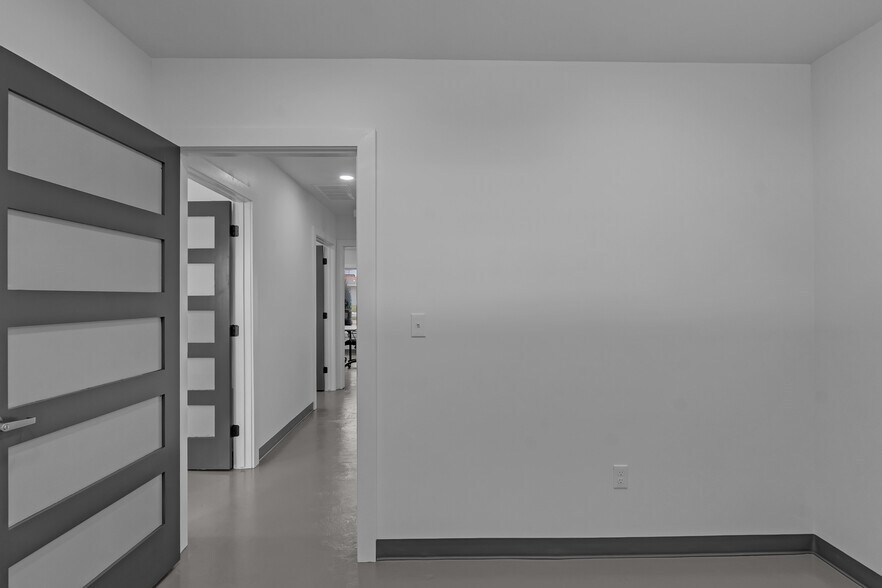More Photos Of 836 N 1st St, Broken Arrow Coworking Space