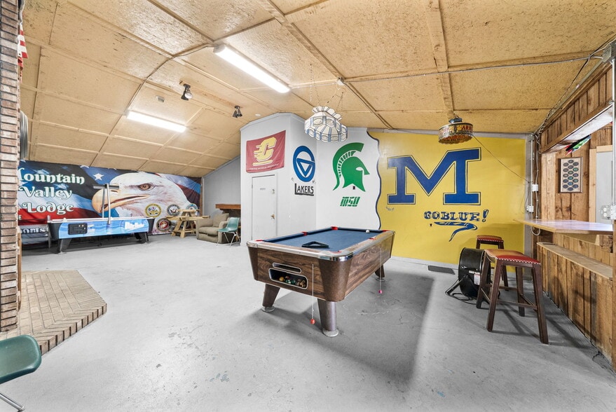 More Photos Of 10422 Cadillac Hwy, Thompsonville Hotel For Sale