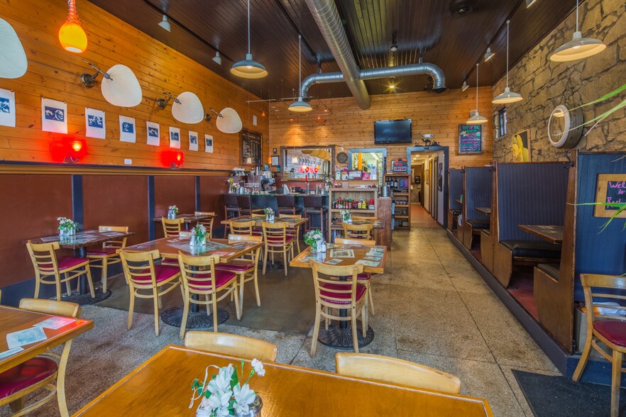 More Photos Of 201 W Pennsylvania Ave, Roslyn Restaurant For Sale