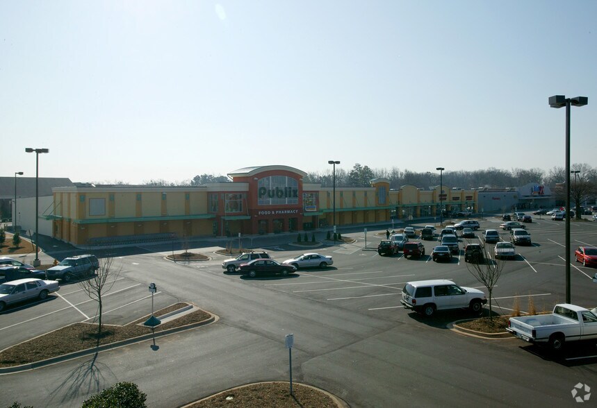 More Photos Of 111-129 W Butler Rd, Mauldin Unknown For Lease