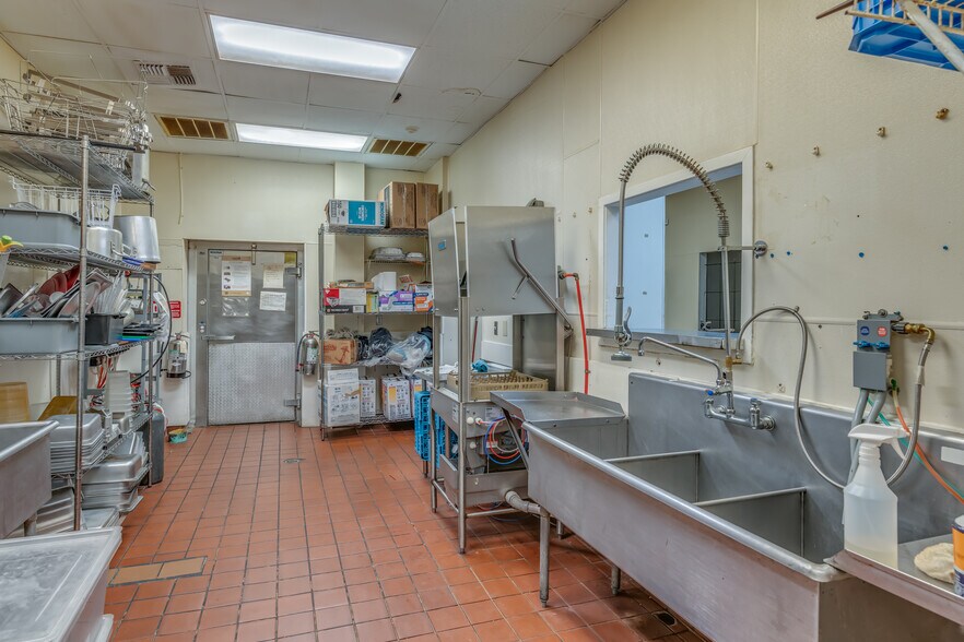 More Photos Of 3571/3585 McGehee Rd, Montgomery Restaurant For Sale