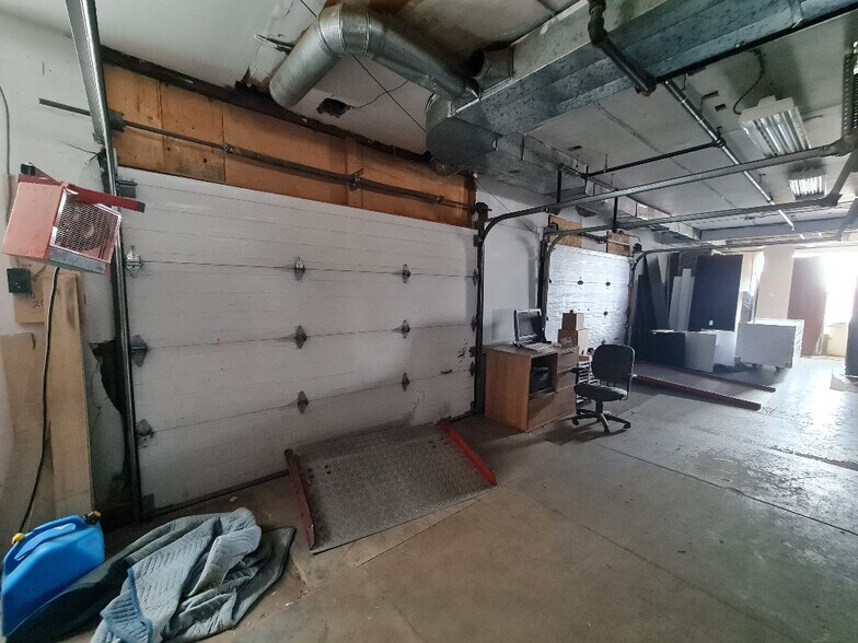 More Photos Of 6270-6290 Rue Périnault, Montréal Industrial For Sale