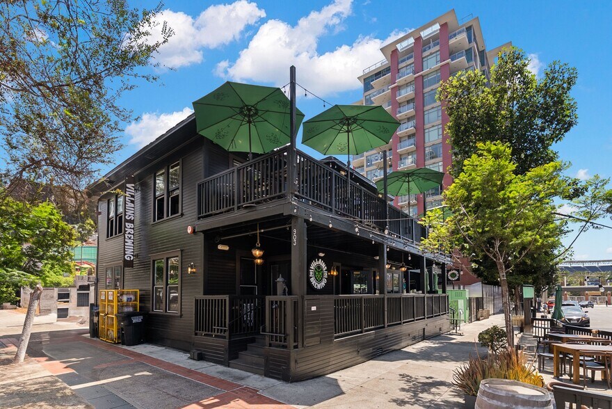 More Photos Of 903-915 Island Ave, San Diego Bar For Sale