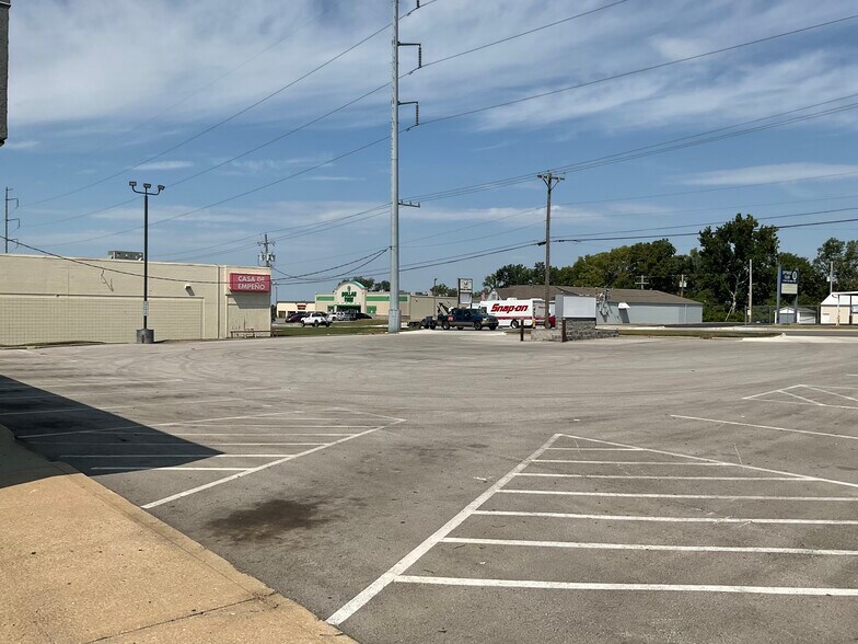 More Photos Of 11525 E 24 Hwy, Independence General Retail For Lease