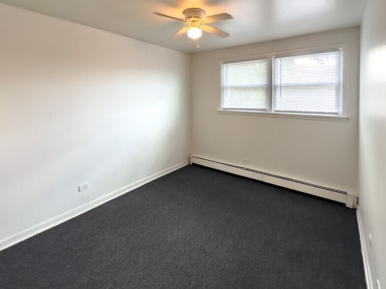 More Photos Of 1025 W Vermont Ave, Calumet Park Apartments For Sale