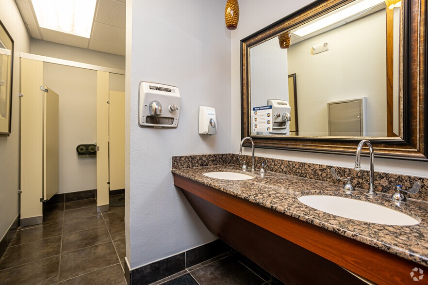 More Photos Of 5551 Corporate Blvd, Baton Rouge Office For Sale